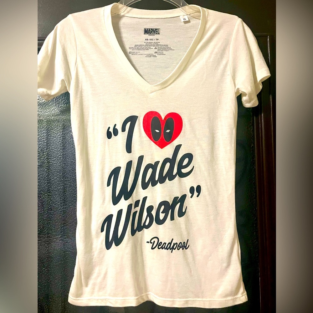 Marvel Deadpool Women’s I Love Wade Wilson ❤️ VNeck TShirt Tee Shirt Top XS Hero